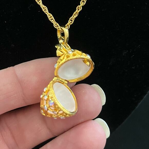 Vintage Joan Rivers Faberge Egg Necklace Secret of the Scroll Gold Gem Locket - Picture 5 of 8